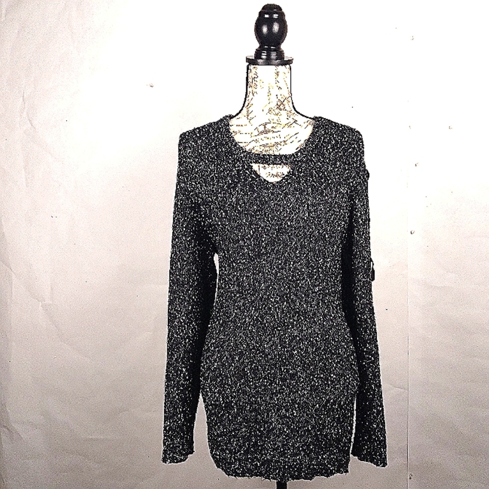 Rock & Republic size XXl V neck long sleeve black & white sweater.